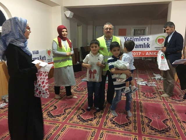 SURİYELİ 100 YETİM ÇOCUK GİYDİRİLDİ.-16