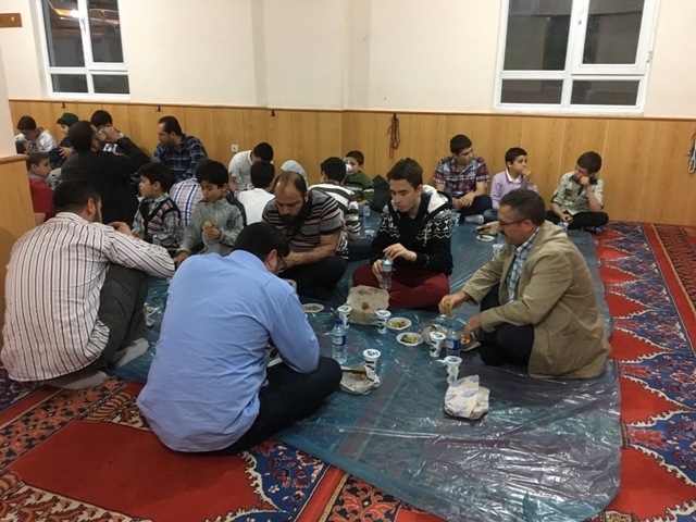 SURİYELİ 100 YETİM ÇOCUK GİYDİRİLDİ.-2