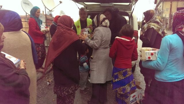 İHTİYAÇ SAHİBİ AFGANLI AİLELERE SÜT VE YUMURTA DAĞITILDI.-4