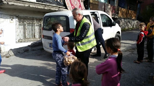 İHTİYAÇ SAHİBİ AİLELERE SOĞAN PATATES DAĞITILDI.-6
