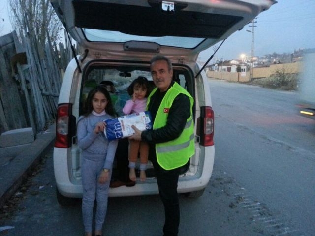 İHTİYAÇ SAHİBİ AİLELERE ÇOCUK BEZİ DAĞITILDI.-4