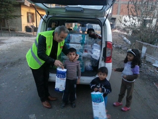 İHTİYAÇ SAHİBİ AİLELERE ÇOCUK BEZİ DAĞITILDI.-6