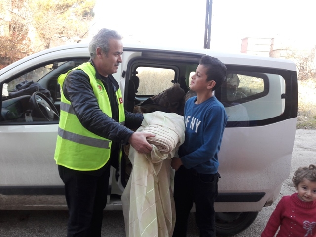 İHTİYAÇ SAHİBİ AİLELERE PERDE DAĞITILDI.-3