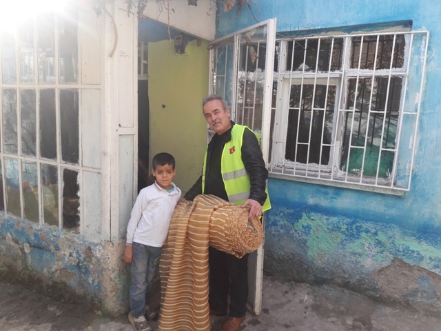 İHTİYAÇ SAHİBİ AİLELERE PERDE DAĞITILDI.-4