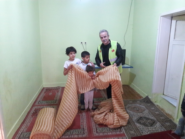 İHTİYAÇ SAHİBİ AİLELERE PERDE DAĞITILDI.-5