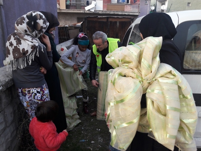 İHTİYAÇ SAHİBİ AİLELERE PERDE DAĞITILDI.-8