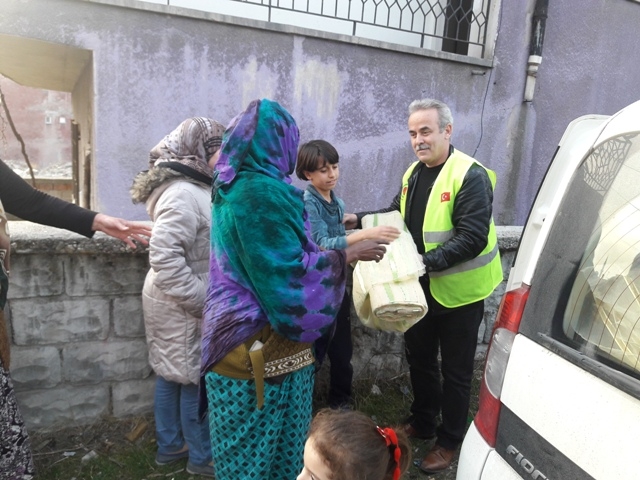 İHTİYAÇ SAHİBİ AİLELERE PERDE DAĞITILDI.-9