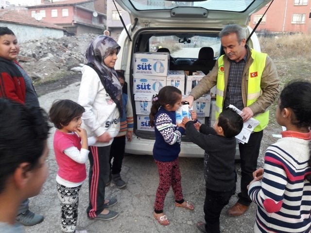 İHTİYAÇ SAHİBİ AİLELERE SÜT VE YUMURTA DAĞITILDI. -1