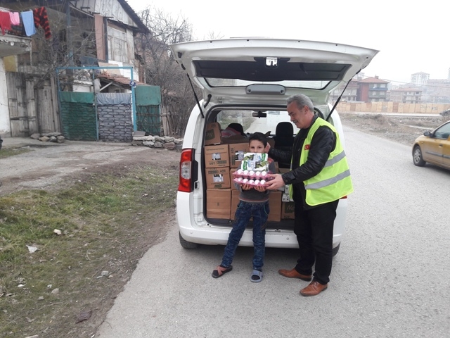 İHTİYAÇ SAHİBİ AİLELERE SÜT VE YUMURTA DAĞITILDI.-11