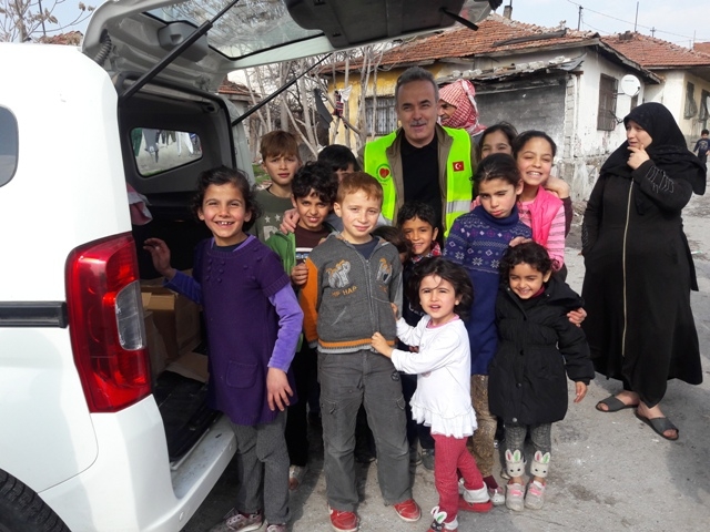 İHTİYAÇ SAHİBİ AİLELERE SÜT VE YUMURTA DAĞITILDI.-13