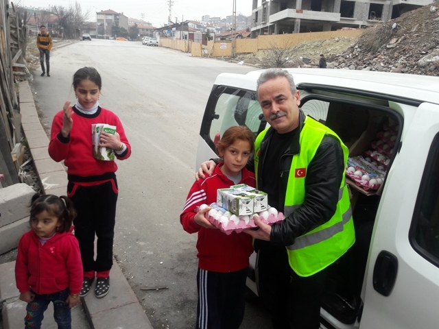 İHTİYAÇ SAHİBİ AİLELERE SÜT VE YUMURTA DAĞITILDI.-4