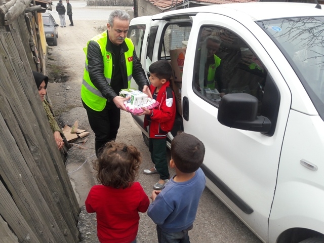 İHTİYAÇ SAHİBİ AİLELERE SÜT VE YUMURTA DAĞITILDI.-8