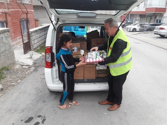 İHTİYAÇ SAHİBİ AİLELERE SÜT VE YUMURTA DAĞITILDI.-9