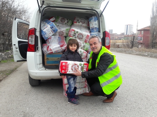 İHTİYAÇ SAHİBİ AİLELERE ÇOCUK BEZİ DAĞITILDI.-10