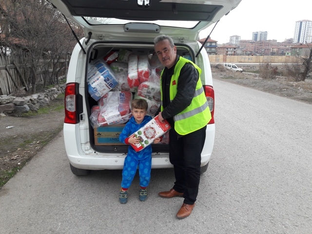 İHTİYAÇ SAHİBİ AİLELERE ÇOCUK BEZİ DAĞITILDI.-12