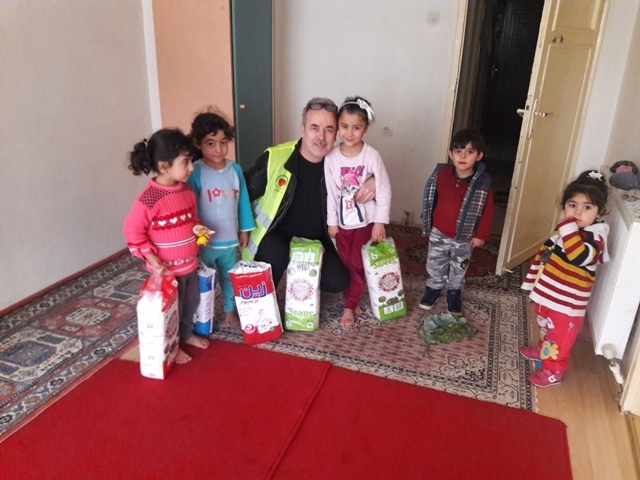 İHTİYAÇ SAHİBİ AİLELERE ÇOCUK BEZİ DAĞITILDI.-13
