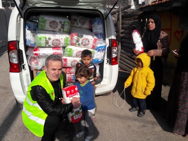 İHTİYAÇ SAHİBİ AİLELERE ÇOCUK BEZİ DAĞITILDI.-2
