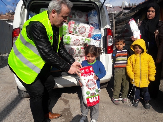 İHTİYAÇ SAHİBİ AİLELERE ÇOCUK BEZİ DAĞITILDI.-3