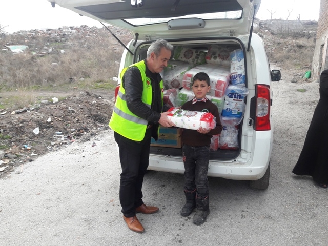 İHTİYAÇ SAHİBİ AİLELERE ÇOCUK BEZİ DAĞITILDI.-7