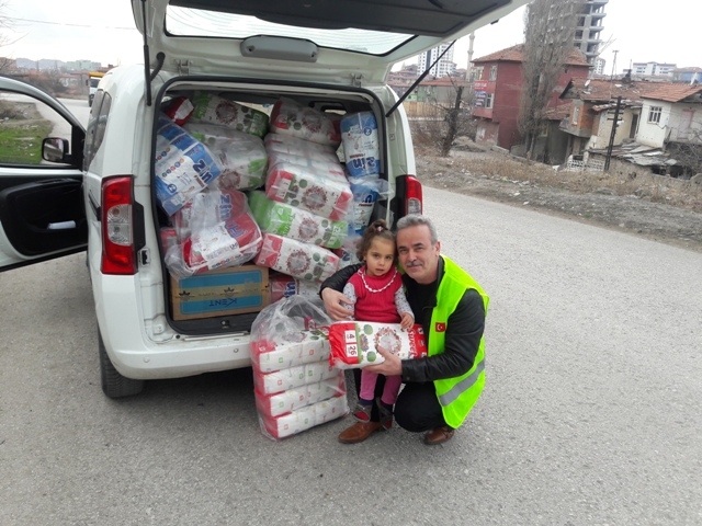İHTİYAÇ SAHİBİ AİLELERE ÇOCUK BEZİ DAĞITILDI.-9