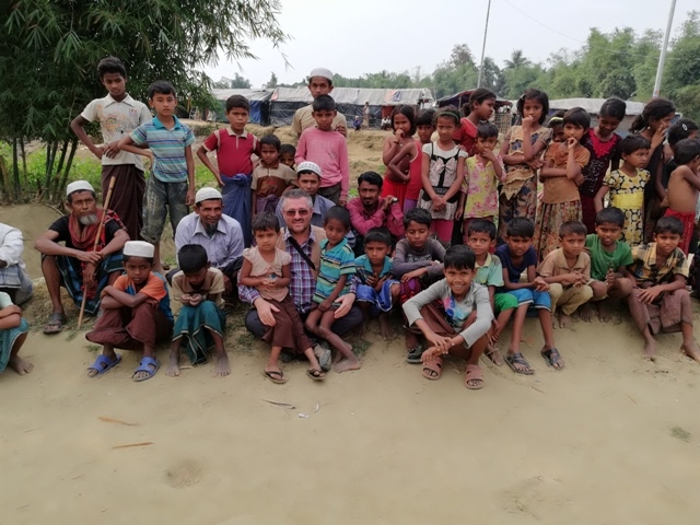 ARAKANLI KARDEŞLERİMİZE 5000 GIDA PAKETİ DAĞITTIK.-11