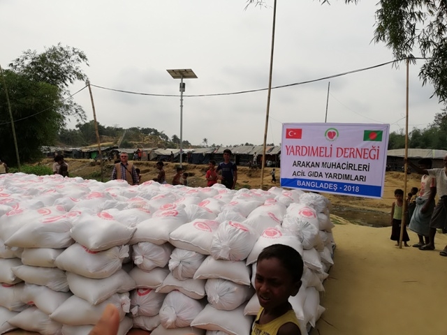 ARAKANLI KARDEŞLERİMİZE 5000 GIDA PAKETİ DAĞITTIK.-12