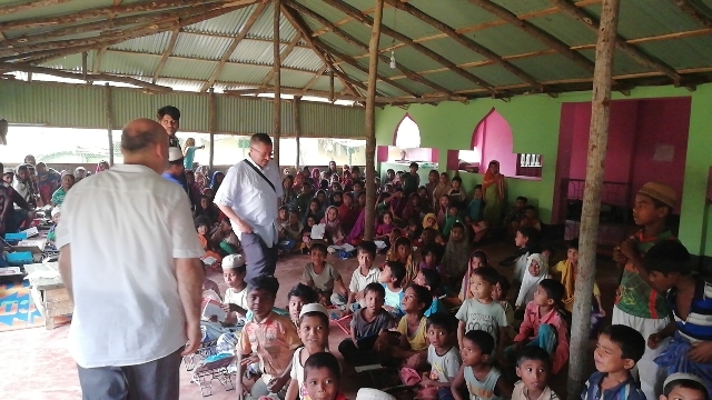 ARAKANLI KARDEŞLERİMİZE 5000 GIDA PAKETİ DAĞITTIK.-14