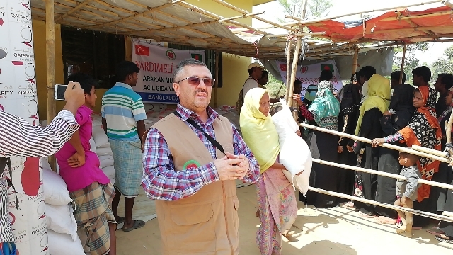 ARAKANLI KARDEŞLERİMİZE 5000 GIDA PAKETİ DAĞITTIK.-3