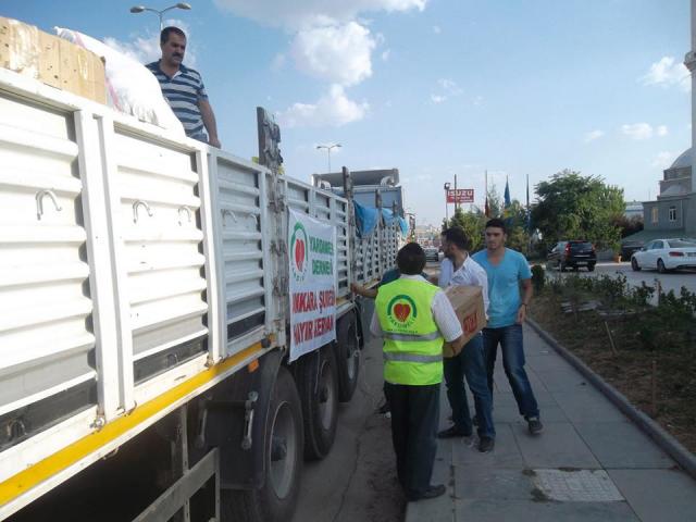 Suriyeli Muhacir Kardeşlerimize İnsani Yardım Tırı Gönderdik-3