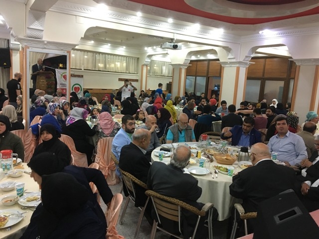 SURİYELİ AİLELERE ÇAĞRI KOLEJİNDE İFTAR VERİLDİ.-4