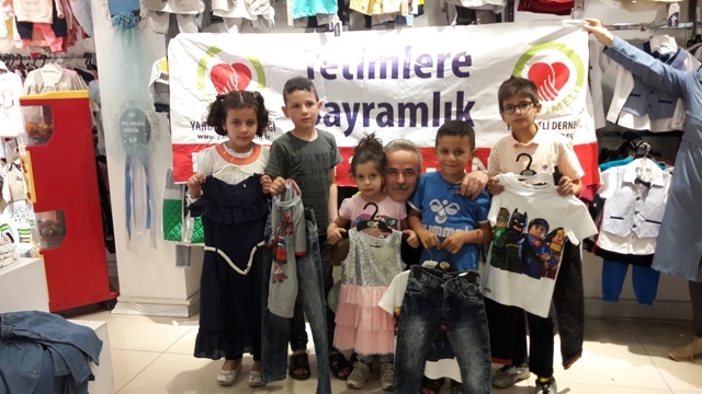 İHTİYAÇ SAHİBİ AİLELERE BAYRAMLIKLAR ALINDI-4