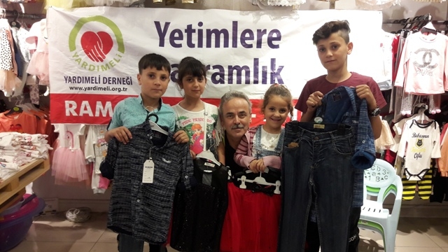 İHTİYAÇ SAHİBİ AİLELERE BAYRAMLIKLAR ALINDI-5