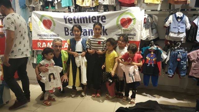 İHTİYAÇ SAHİBİ AİLELERE BAYRAMLIKLAR ALINDI-8