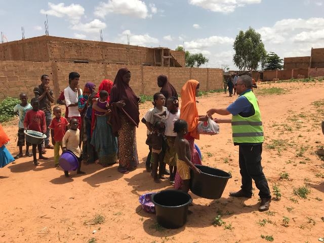 KURBANLAR KESİLEREK İHTİYAÇ SAHİPLERİNE ULAŞTIRILDI.-10