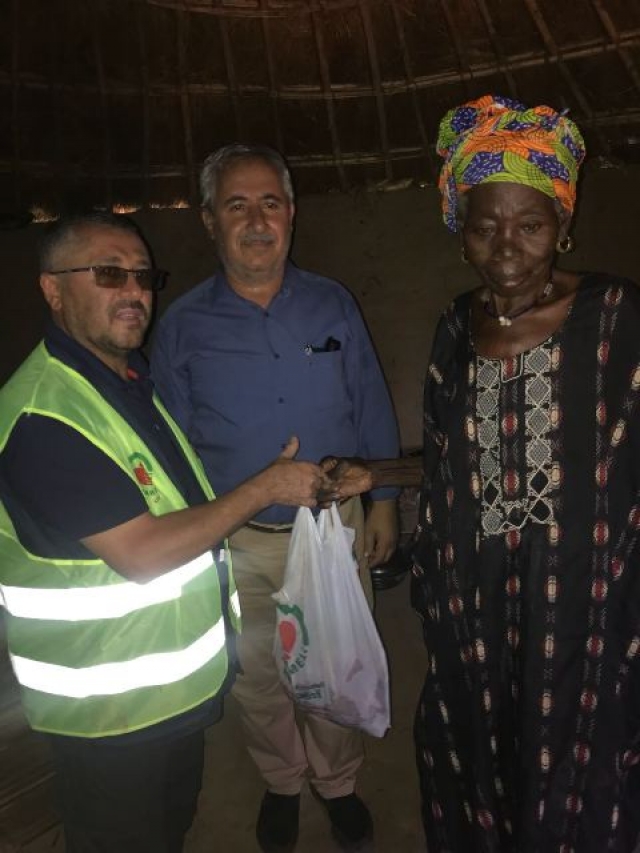 KURBANLAR KESİLEREK İHTİYAÇ SAHİPLERİNE ULAŞTIRILDI.-12