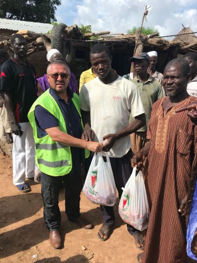 KURBANLAR KESİLEREK İHTİYAÇ SAHİPLERİNE ULAŞTIRILDI.-13