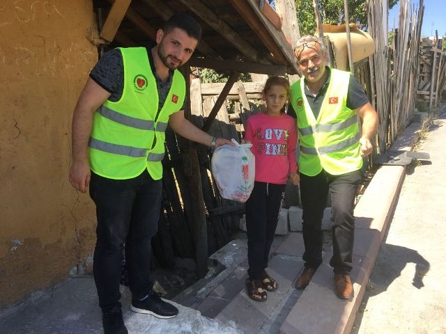 KURBANLAR KESİLEREK İHTİYAÇ SAHİPLERİNE ULAŞTIRILDI.-19