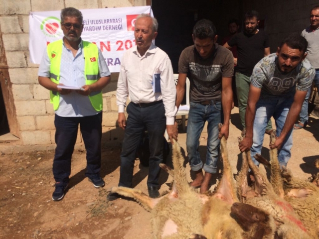 KURBANLAR KESİLEREK İHTİYAÇ SAHİPLERİNE ULAŞTIRILDI.-4