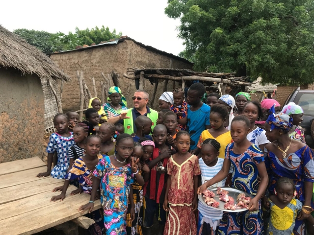 KURBANLAR KESİLEREK İHTİYAÇ SAHİPLERİNE ULAŞTIRILDI.-5