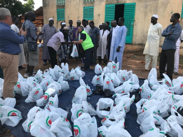 KURBANLAR KESİLEREK İHTİYAÇ SAHİPLERİNE ULAŞTIRILDI.-6