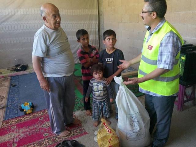 Kilise Gönderdiğimiz İnsanî Yardım Tırının Dağıtımları Başladı-6