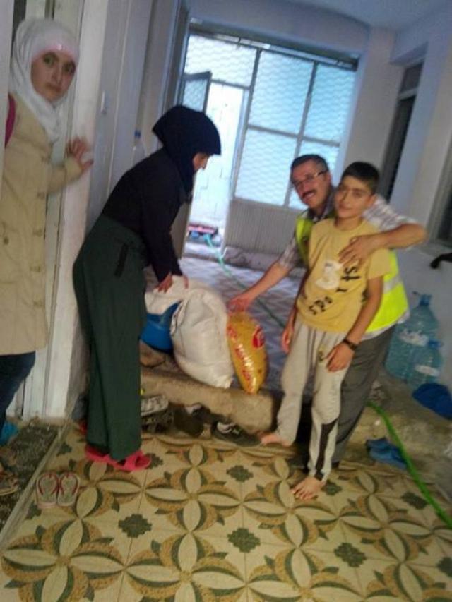 Kilise Gönderdiğimiz İnsanî Yardım Tırının Dağıtımları Başladı-9