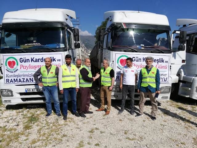 HATAY TEMSİLCİLİĞİMİZE 3 TIR UN GÖNDERİLDİ-12