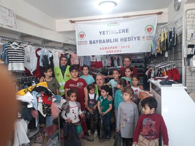 BU RAMAZANDA DA YETİM ÇOCUKLAR GİYDİRİLDİ-9