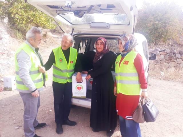 ALTINDAĞ İLÇESİNDE GIDA KOLİSİ DAĞITILDI-1