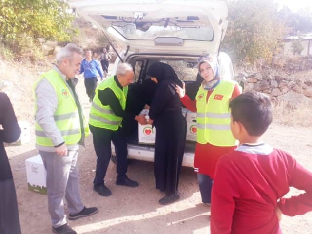 ALTINDAĞ İLÇESİNDE GIDA KOLİSİ DAĞITILDI-10