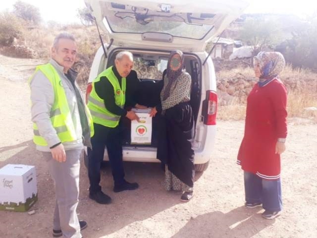 ALTINDAĞ İLÇESİNDE GIDA KOLİSİ DAĞITILDI-11
