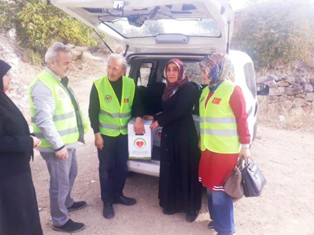 ALTINDAĞ İLÇESİNDE GIDA KOLİSİ DAĞITILDI-2