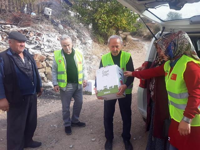 ALTINDAĞ İLÇESİNDE GIDA KOLİSİ DAĞITILDI-3
