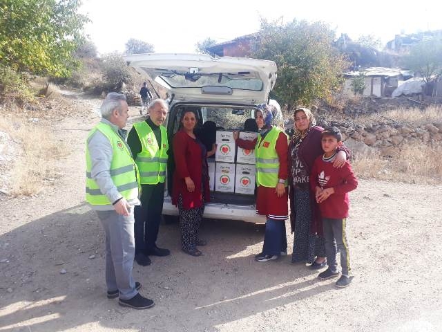 ALTINDAĞ İLÇESİNDE GIDA KOLİSİ DAĞITILDI-6